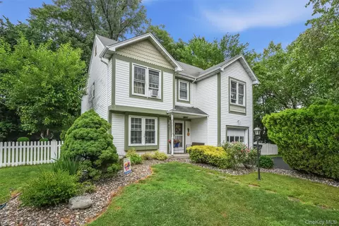 16 Larkin Ln, Garnerville, NY 10923