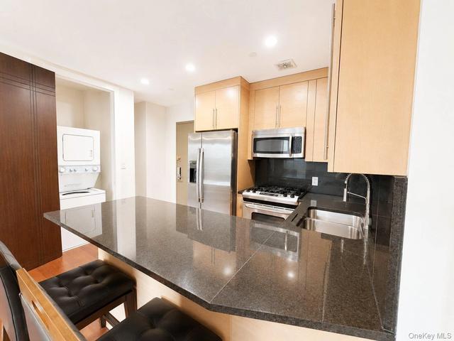 31-32 Union #4C, Flushing, NY 11354