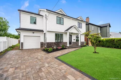 10 California St, Hicksville, NY 11801
