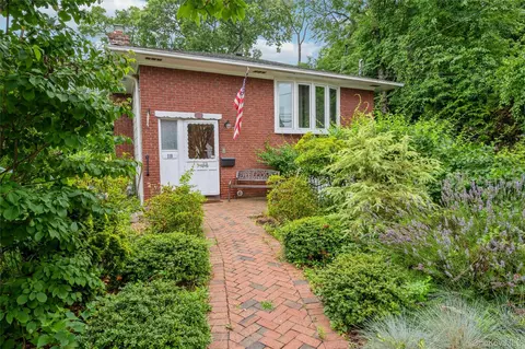 119 Norwood Ave, Malverne, NY 11565