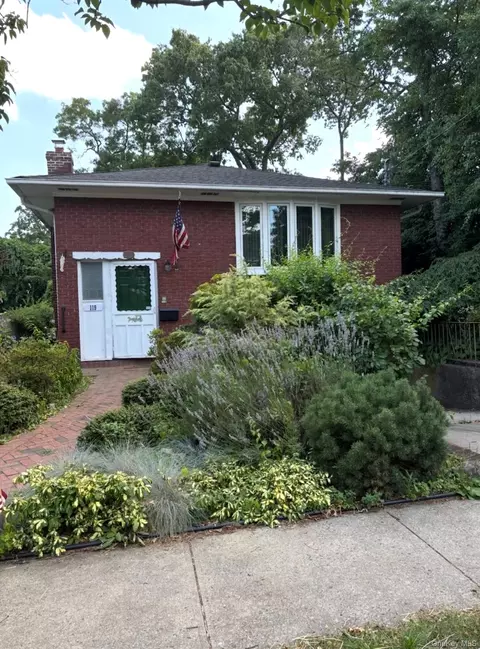 119 Norwood Ave, Malverne, NY 11565