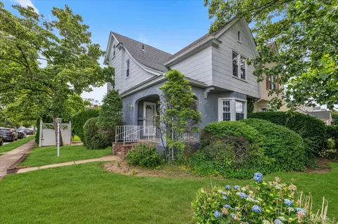 343 Nassau Blvd, North Hempstead, NY 11040
