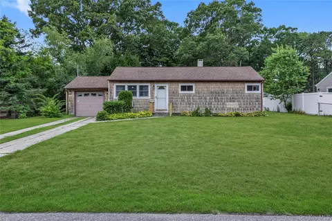 1142 Bay Shore Ave, Bay Shore, NY 11706