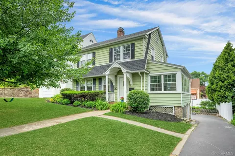 30 Lee Ave, White Plains, NY 10606