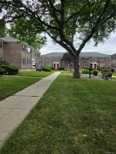 152-34 Jewel Ave #B, Flushing, NY 11367