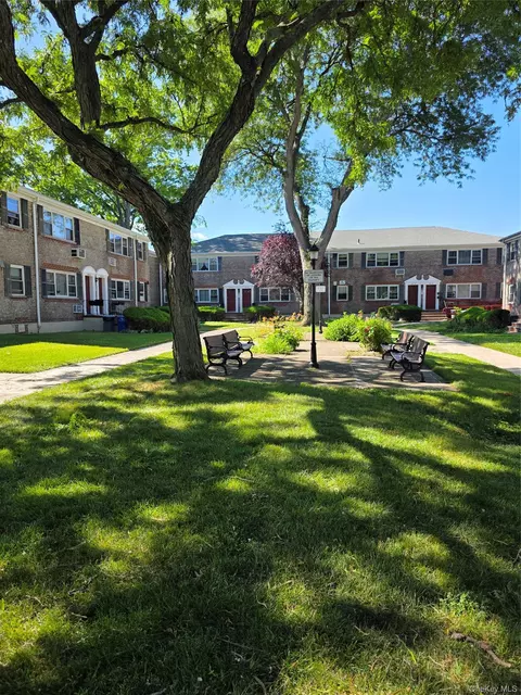 152-34 Jewel Ave #B, Flushing, NY 11367