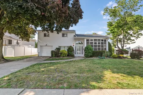 279 N Kentucky Ave, Massapequa, NY 11758