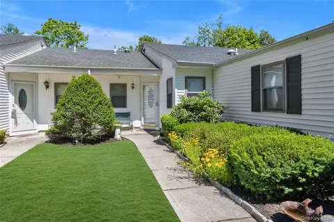 42 Knolls Dr, Stony Brook, NY 11790