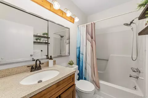 Bath - 1 Beecher Ln #C7, Peekskill, NY 10566 photo 1 of 1