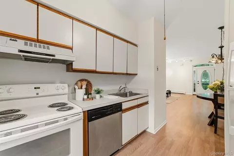 Kitchen - 1 Beecher Ln #C7, Peekskill, NY 10566 photo 2 of 2