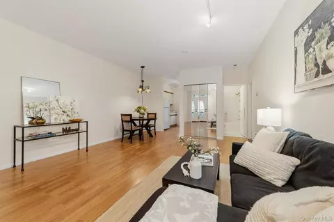 Living - 1 Beecher Ln #C7, Peekskill, NY 10566 photo 3 of 3