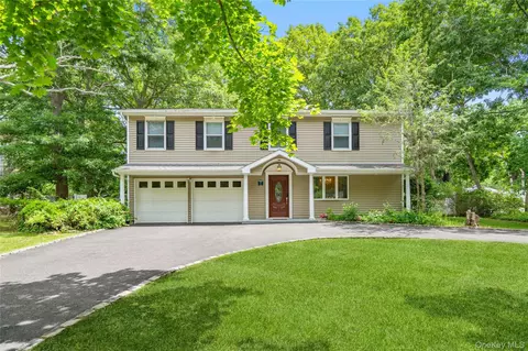 31 Artist Lake Blvd, Middle Island, NY 11953