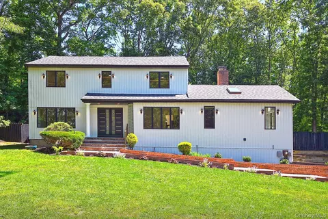 3 Jacobs Path, Melville, NY 11747
