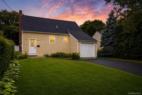 17 Riverside St # A, Amityville, NY 11701