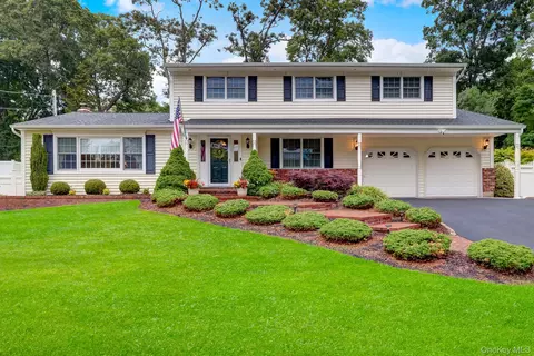 9 Briar Path, Setauket, NY 11733