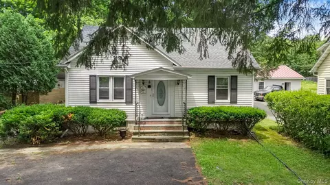 19 N Ohioville Rd, New Paltz, NY 12561