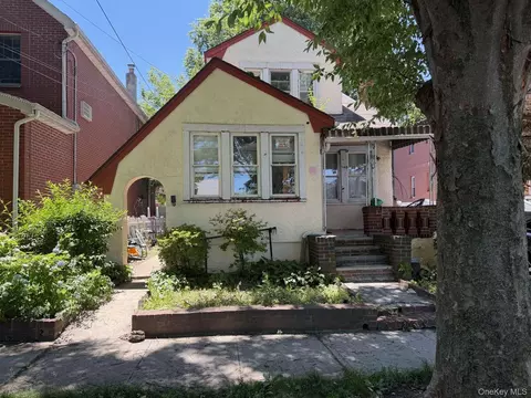 160-16 78th Ave, New York, NY 11366