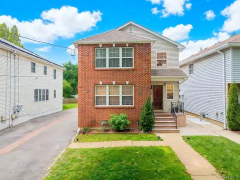 75 Cedar Pl, Floral Park, NY 11001