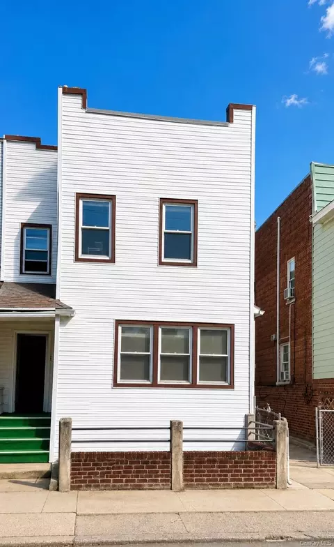 10913 127, New York, NY 11420
