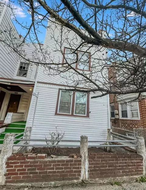 10913 127, New York, NY 11420