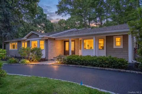 2 Rawlings Dr, Melville, NY 11747
