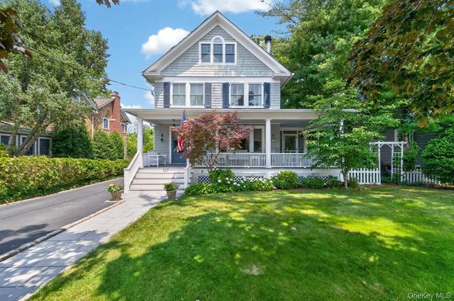 107 Sidney St, Oyster Bay, NY 11771