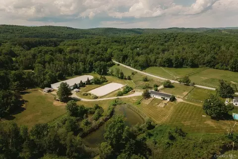 1411-1425 Centre Rd, Clinton, NY 13323