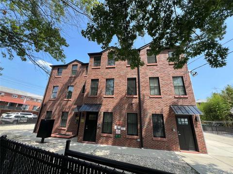 56-75 136th St #3A, Flushing, NY 11355