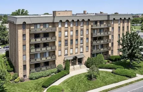 175 Maple Ave #4D, North Hempstead, NY 11590