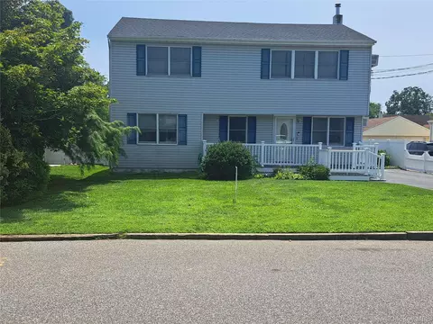 54 17th St, West Babylon, NY 11704