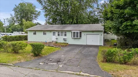 1680 Pine Acres Blvd, Bay Shore, NY 11706
