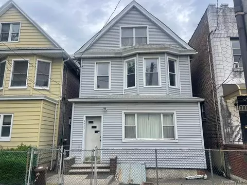 54-43 71st St, New York, NY 11378