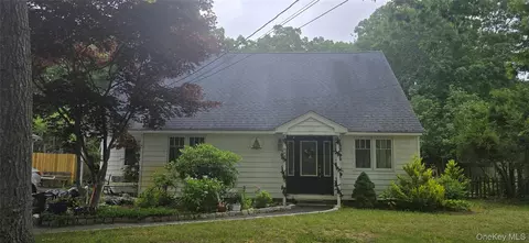 125 Keller Dr, Mastic, NY 11950