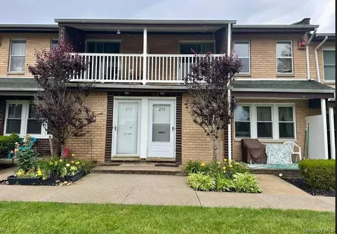 279 Artist Lake Dr, Middle Island, NY 11953