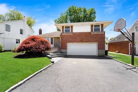 33 Birchwood Park Dr, Syosset, NY 11791