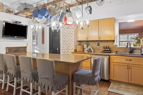 Kitchen - 195 Pressler Rd, Wallkill, NY 12589 photo 2 of 2
