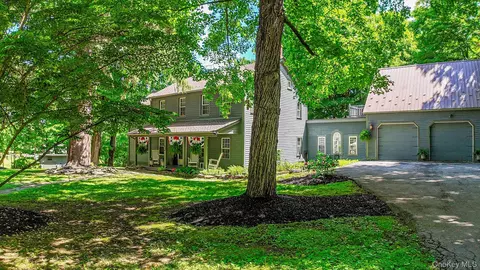 Exterior - 195 Pressler Rd, Wallkill, NY 12589 photo 4 of 12