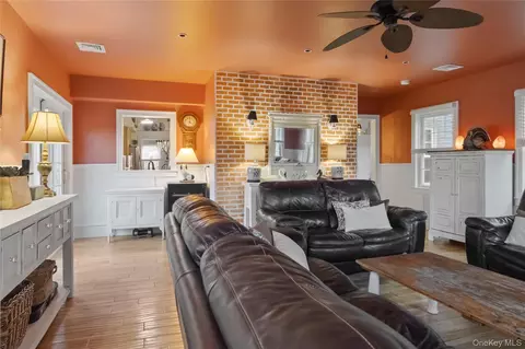 Entry Way - 195 Pressler Rd, Wallkill, NY 12589 photo 5 of 9