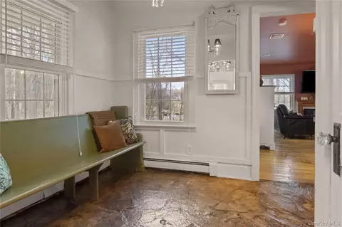 Entry Way - 195 Pressler Rd, Wallkill, NY 12589 photo 3 of 9