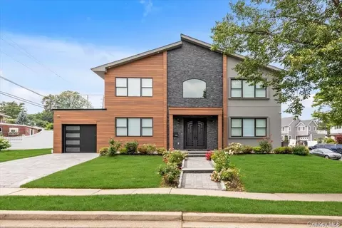 102 Kate Dr, North Hempstead, NY 11040