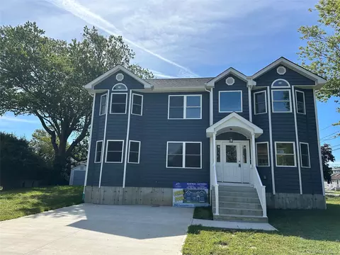 214 Forest Rd W, Mastic Beach, NY 11951