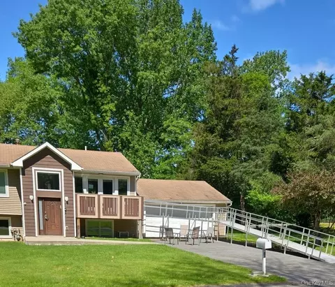 31 Beckett Ct, Ramapo, NY 10977
