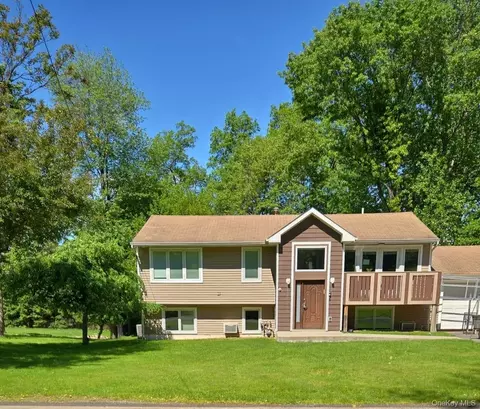 31 Beckett Ct, Ramapo, NY 10977