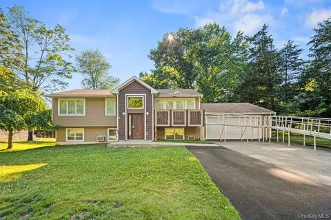 31 Beckett Ct, Ramapo, NY 10977