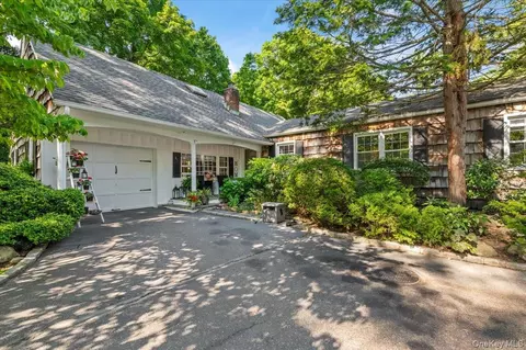 10 Rancher Pl, Huntington, NY 11743