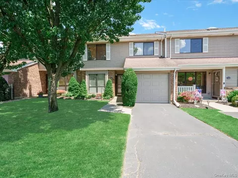 181 North Ln, Smithtown, NY 11787