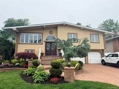 1758 John St, Merrick, NY 11566