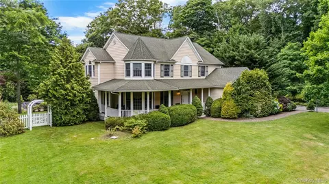 193 Pidgeon Hill Rd, Huntington Station, NY 11746