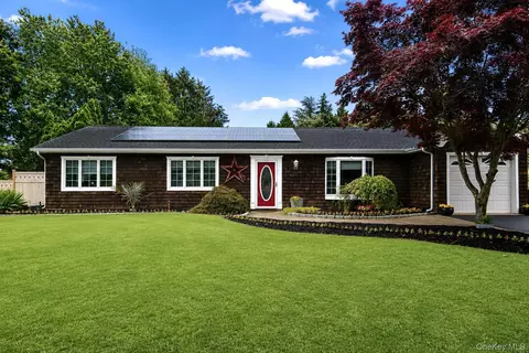 22 Puritan Ave, Mount Sinai, NY 11766