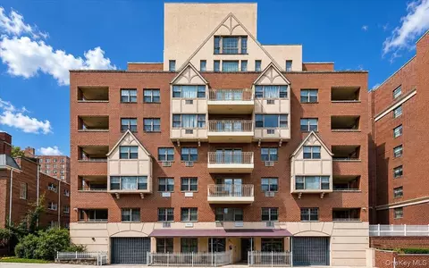 83-75 117th St #4D, New York, NY 11415